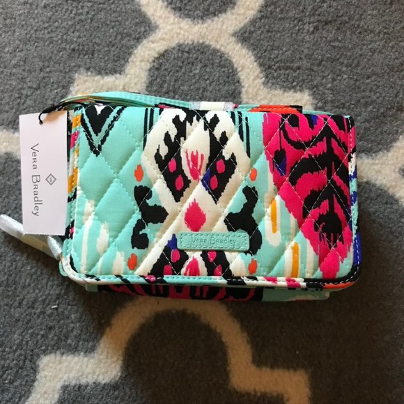 Vera Bradley Handbags - 🟡SOLD🟡Vera Bradley RFID 3-in-1 Crossbody